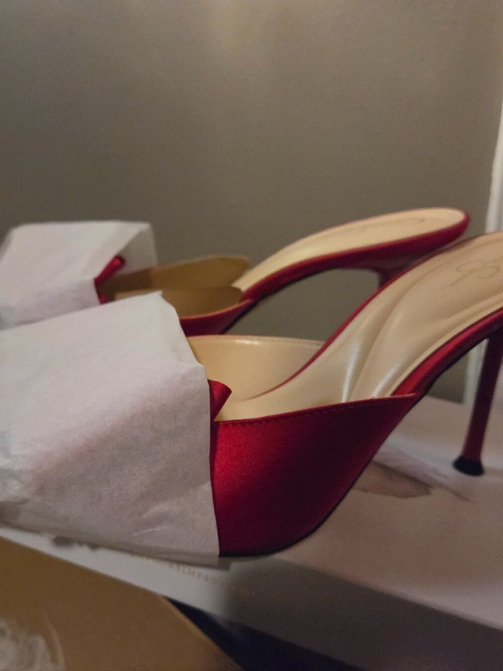 Jessica Simpson Valrin matte satin red